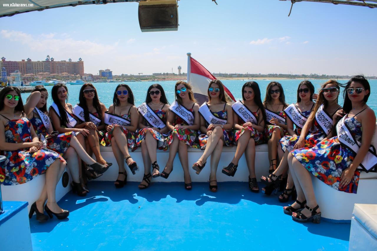 ملكات جمال العرب يقمن بجولة ببورتو مارينا بالساحل الشمالى